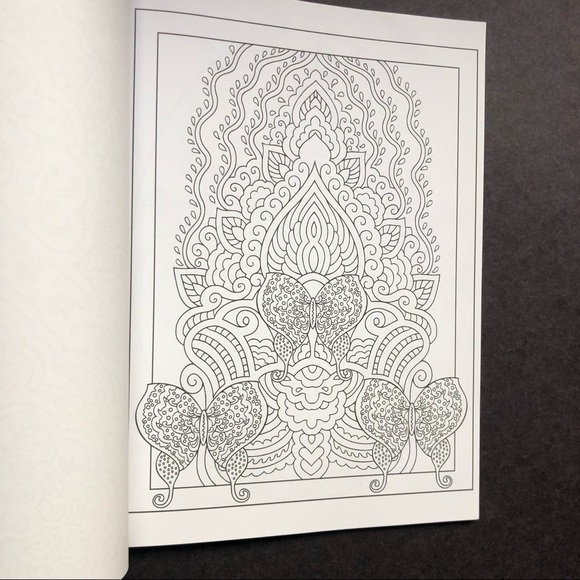 MEHNDI DESIGNS COLOURING BOOK like new - Picture 6 of 11